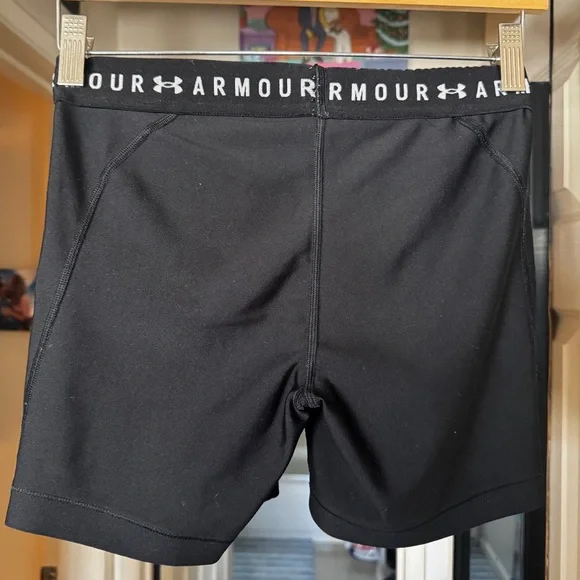 Women’s Black Size Small Under Armour Compression Shorts - Picture 2 of 4